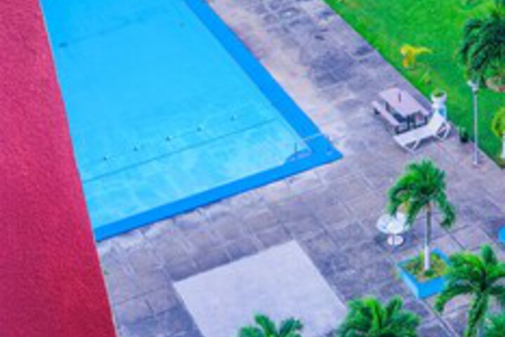 Pool 10 of 15