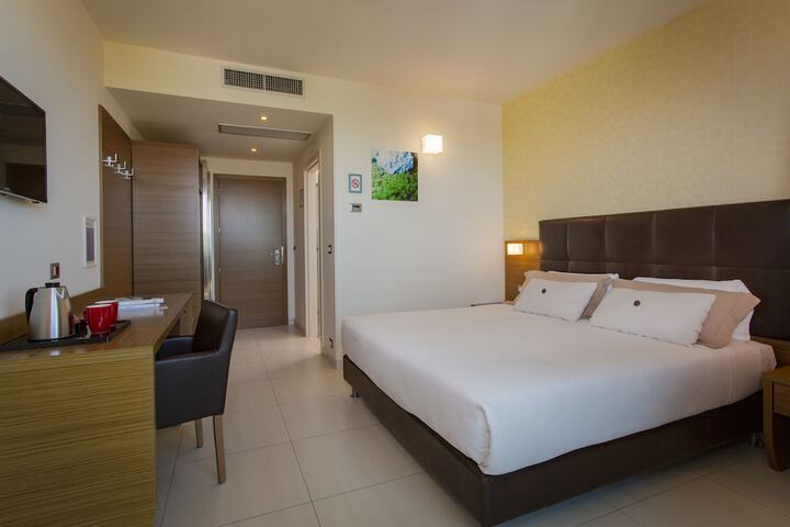 Room 13 of 48