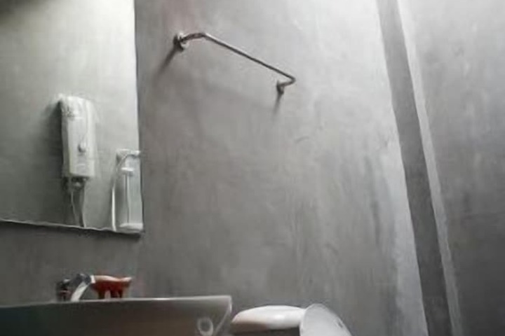 Room 19 of 38