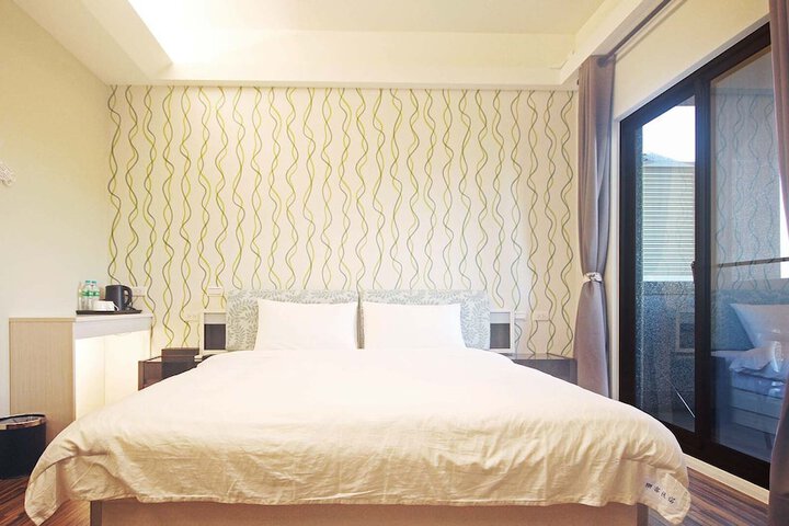 Room 4 of 15
