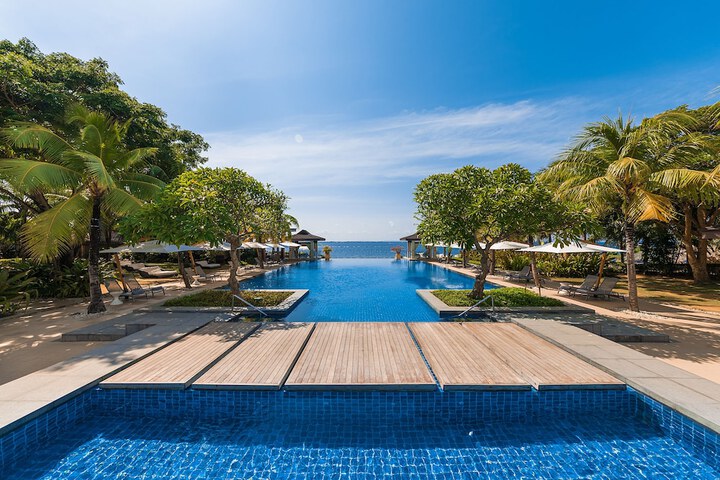 Hotel Pool