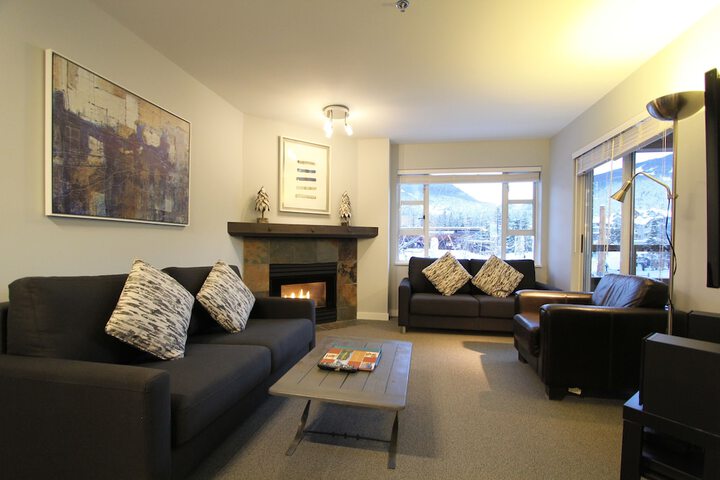 Lounge 42 of 80
