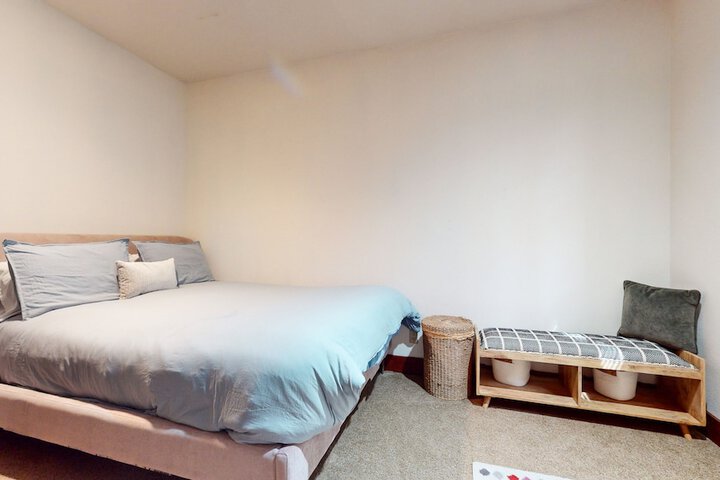 Room 12 of 64