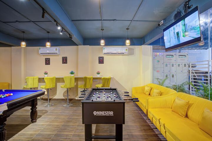 Lobby lounge