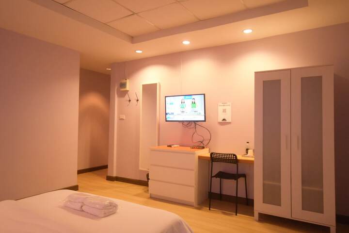 Room 30 of 49