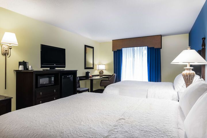 2 Queen Beds (4 of 5)