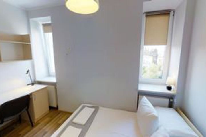 Room 7 of 16