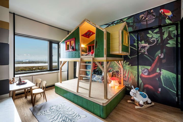 Room 13 of 85