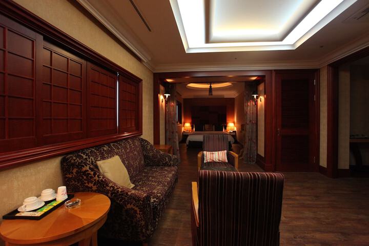 Room 16 of 37
