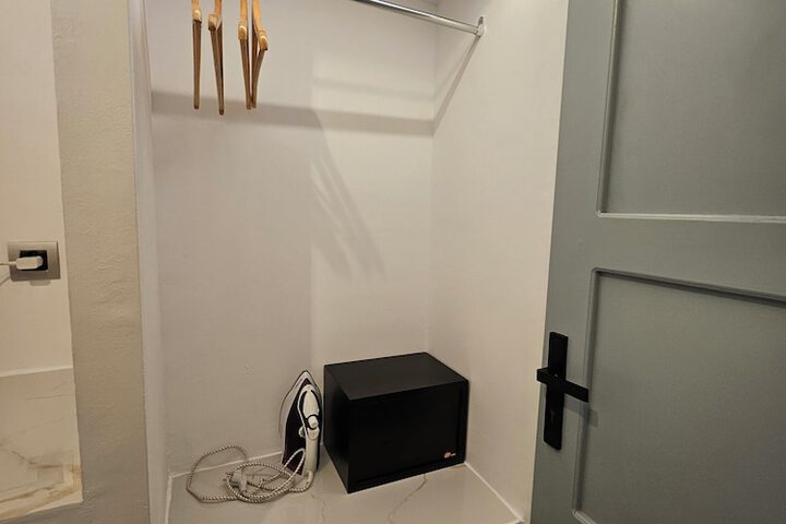 Room 14 of 114