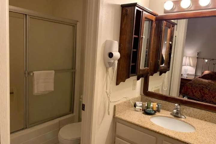 Room 7 of 15
