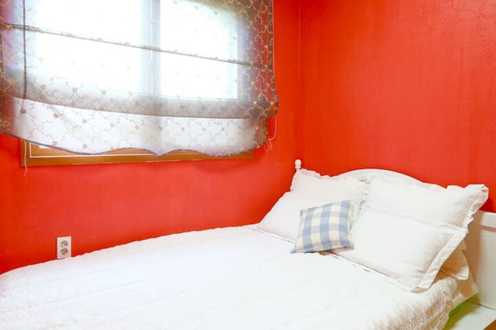 Room 12 of 111