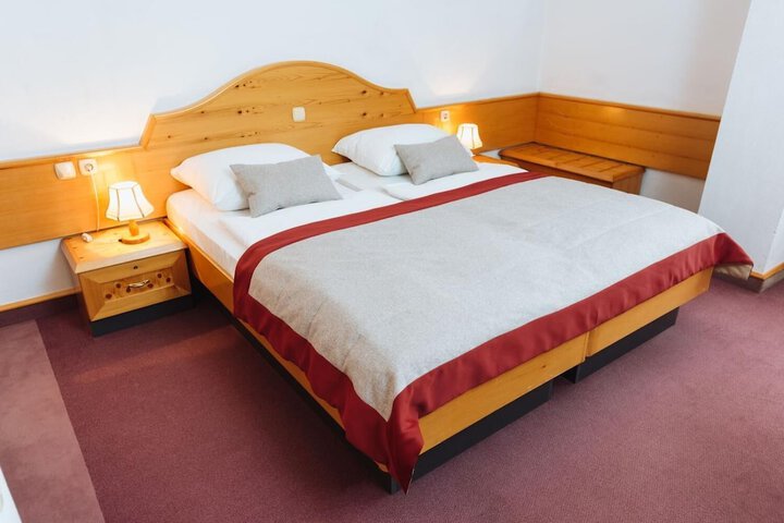 Room 8 of 29