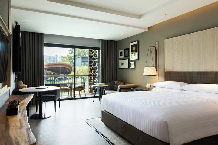 Room 27 of 122