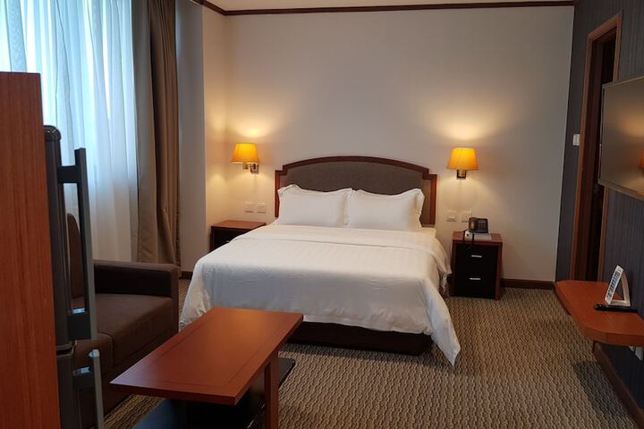 Room 3 of 10