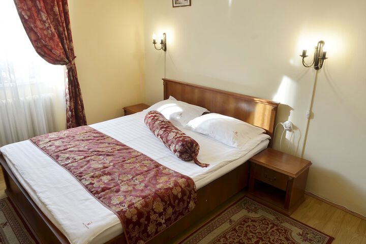 Room 2 of 34