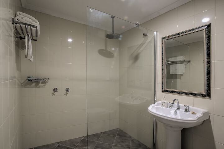 Room 10 of 40