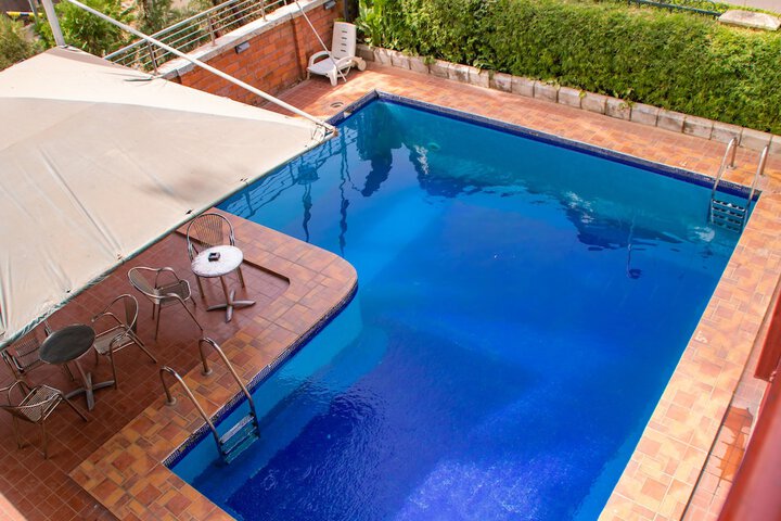 Pool 43 of 70