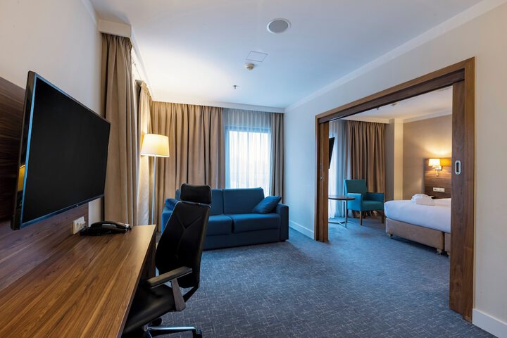 Room 34 of 91