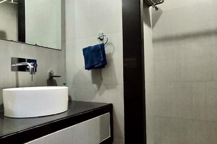 Room 32 of 68