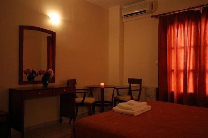 Room 11 of 27