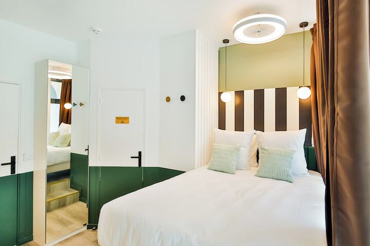 Room 52 of 270
