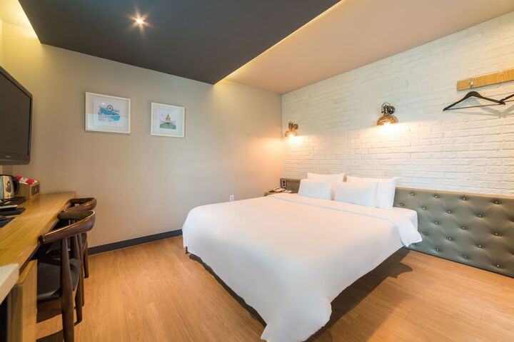 Room 4 of 62