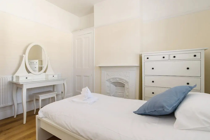 Room 2 of 13