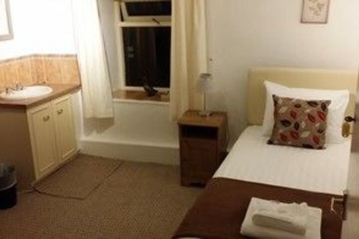 Room 10 of 33