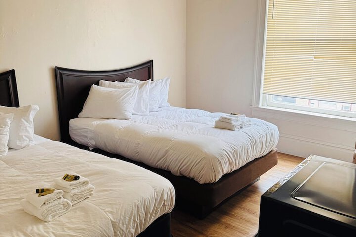 Room 10 of 22