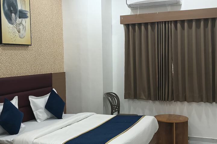 Room 3 of 8