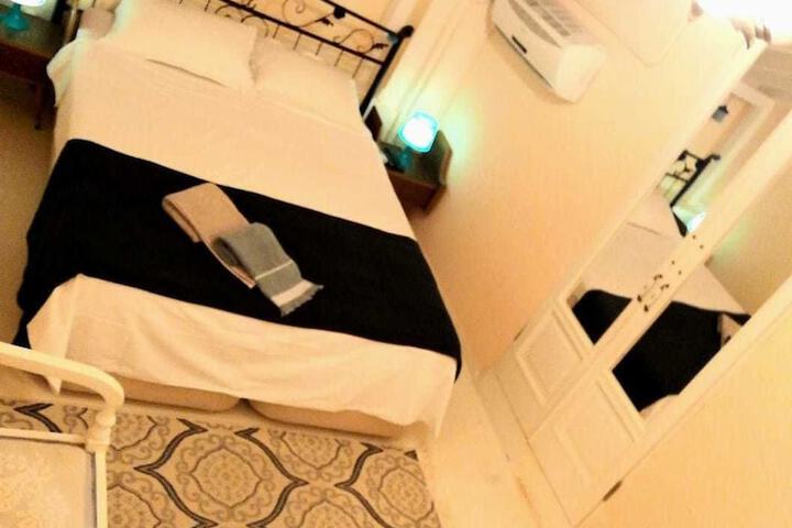 Room 10 of 22
