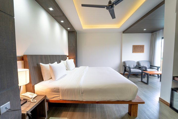 Room 2 of 37
