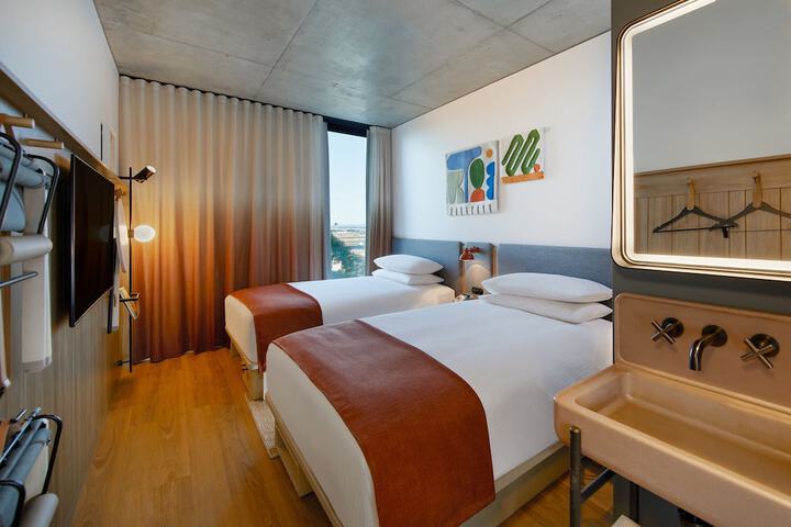 Room 28 of 78