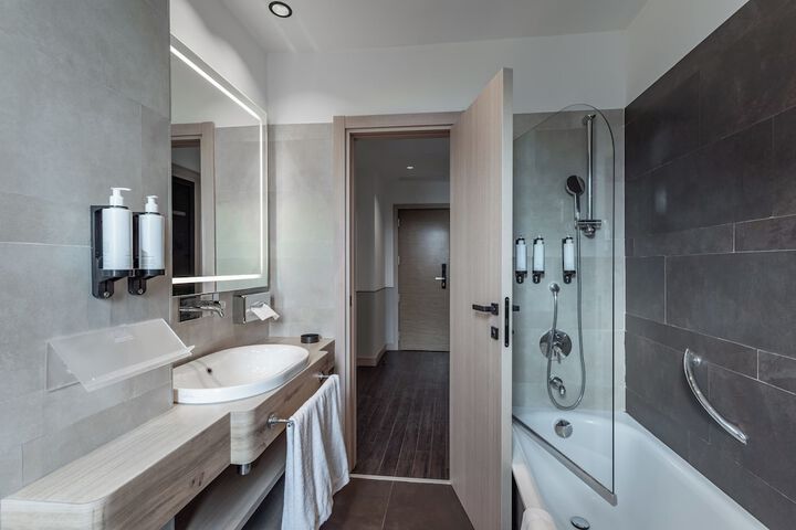 Room 52 of 73