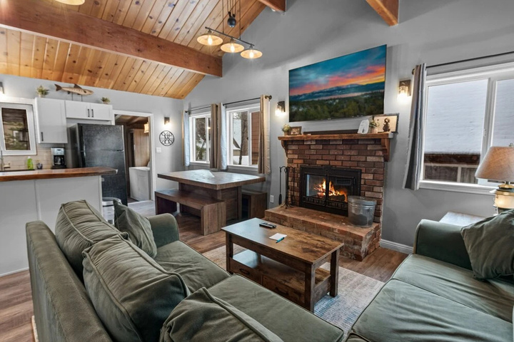 Image of Mountain Memories - Greatly Located in a Quiet Neighborhood! Beautiful Porch & A Fenced Backyard! 2 Bedroom Home