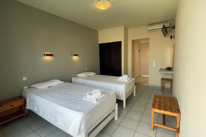 Room 44 of 121