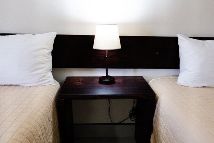 Room 42 of 211