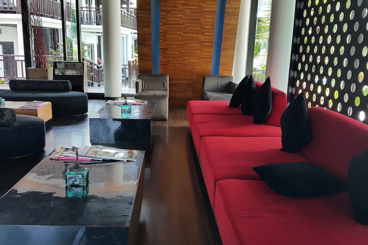Entrance & Lobby