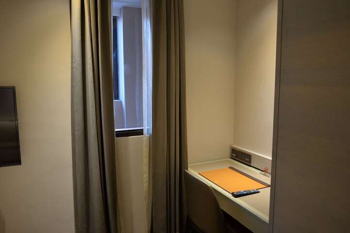Room 12 of 105