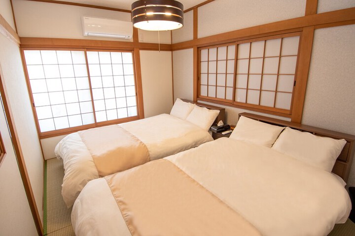 Room 6 of 31