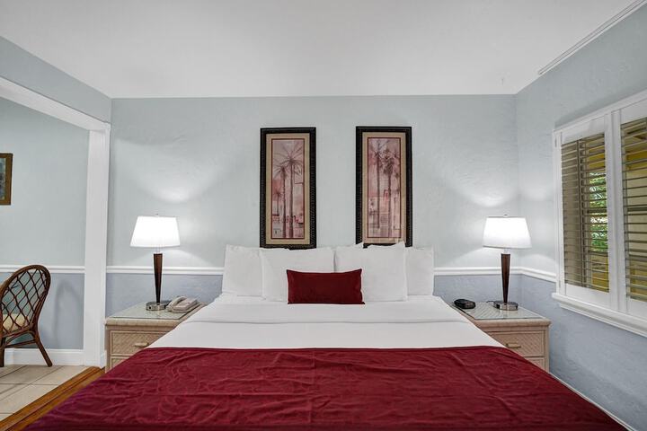 Room 43 of 183