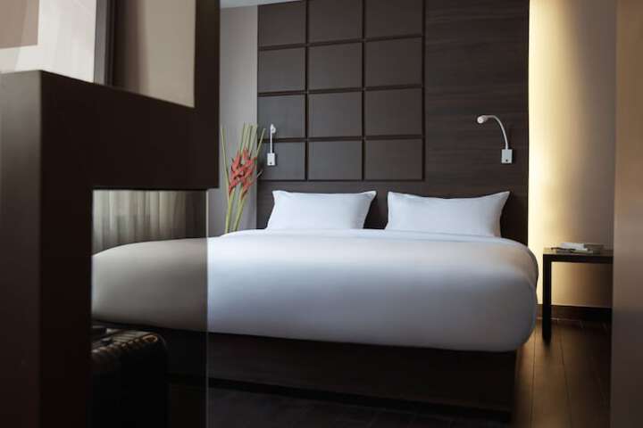 Room 8 of 42