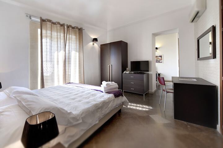 Room 14 of 96