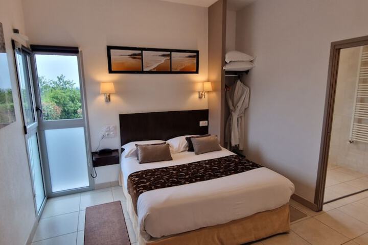 Room 11 of 28