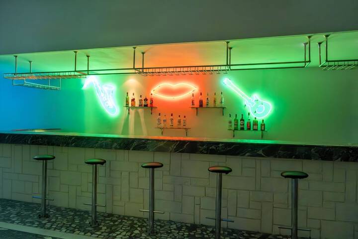 Lounge 154 of 203