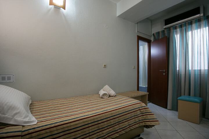 Room 14 of 50