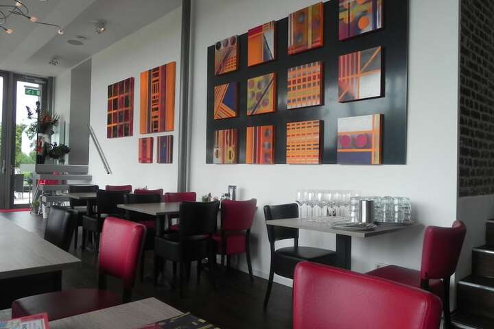 Dining 20 of 27