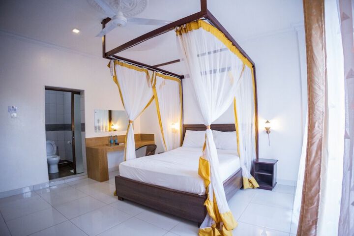 Room 21 of 28