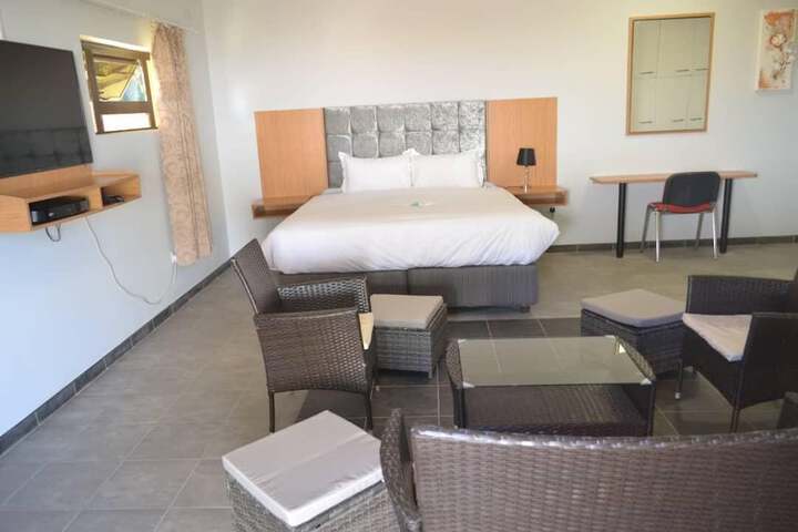 Room 7 of 18